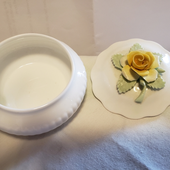 Golden Crown England Fine Bone China trinket. - Picture 2 of 3